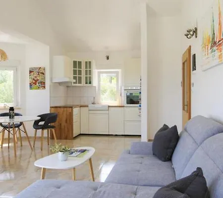 Seaview Anita With Two Bedrooms And Private Pool 아파트 *
